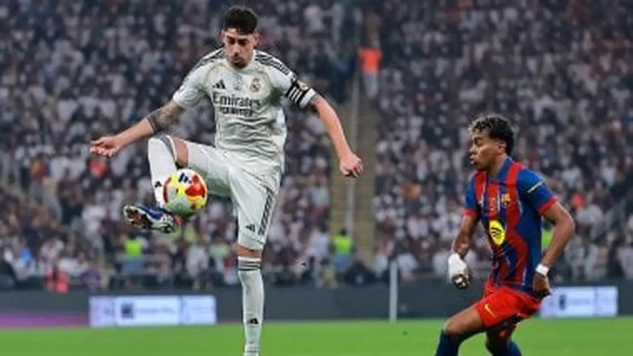 مواجهة قوية: تعادل 2-2 بين برشلونة والريال في شوط أول كلاسيكو السوبر